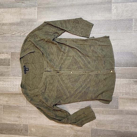 American Eagle brand cardigan sweater in olive 🫒 green - Picture 5 of 10